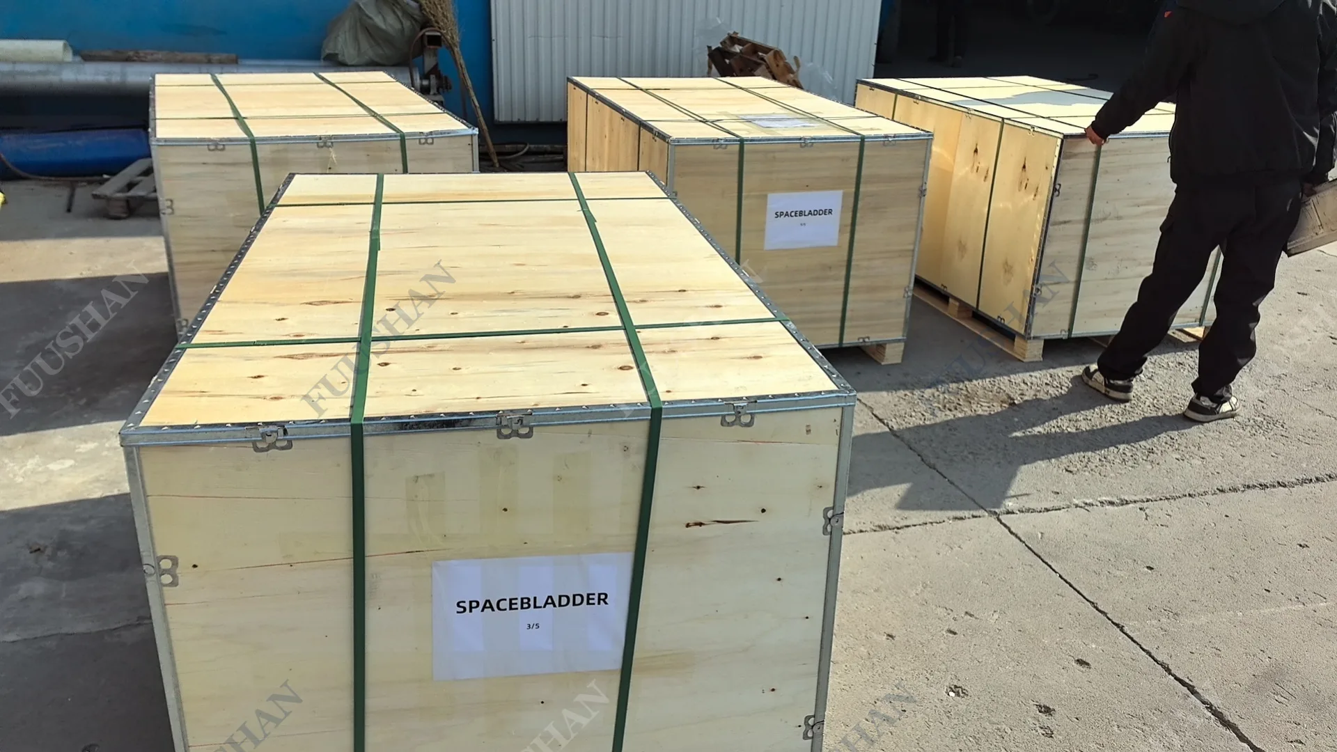 Wooden crates prepared for the galvanized pipe fish tank shipment
