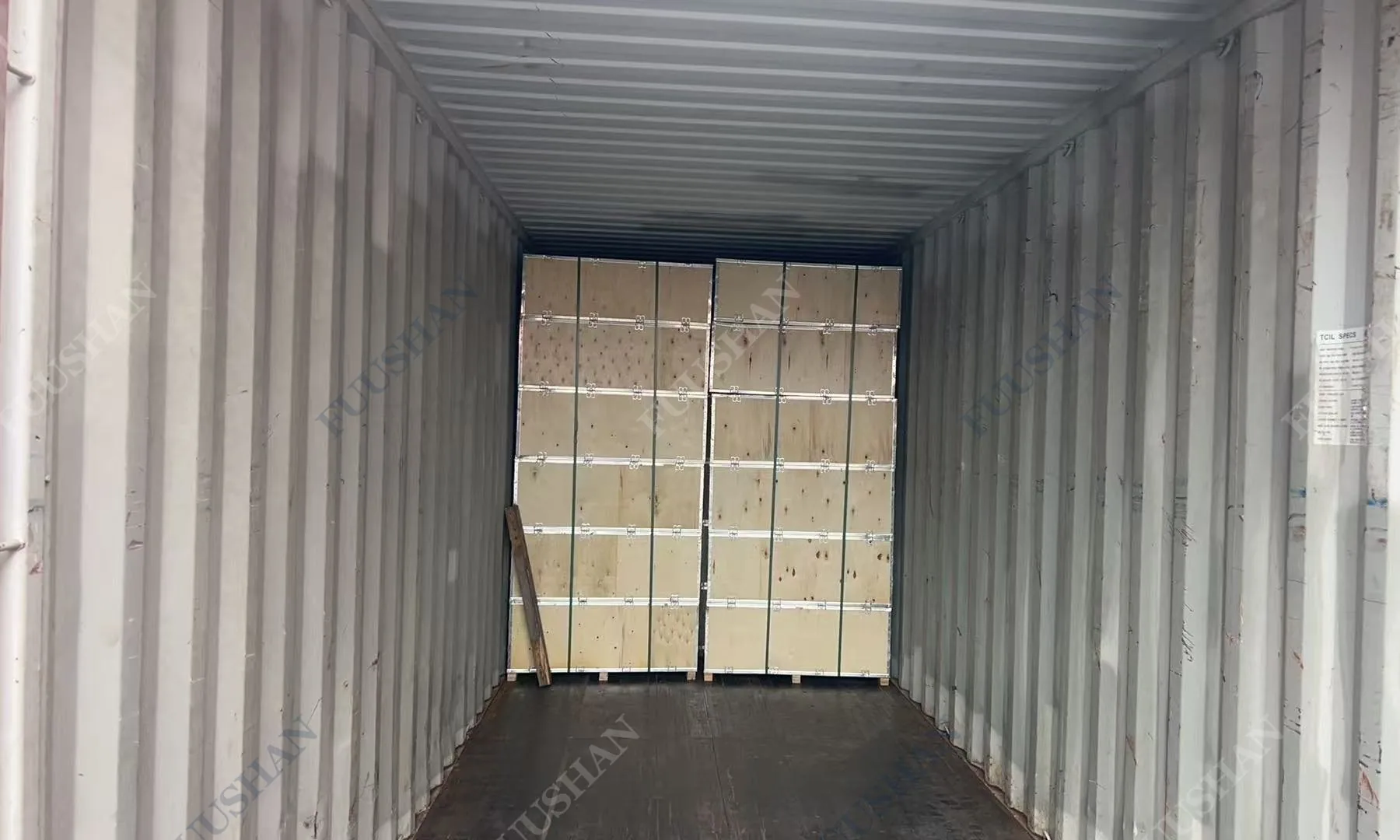 Cajas de madera dentro de un contenedor para un pedido de 170 depósitos flexibles tipo almohada